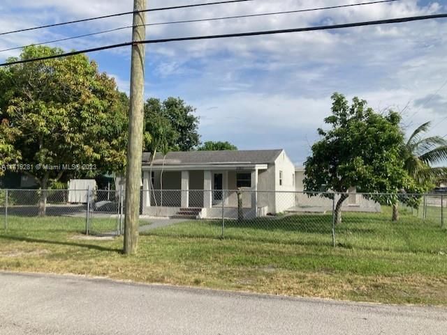 Recently Sold: $479,000 (4 beds, 3 baths, 1434 Square Feet)