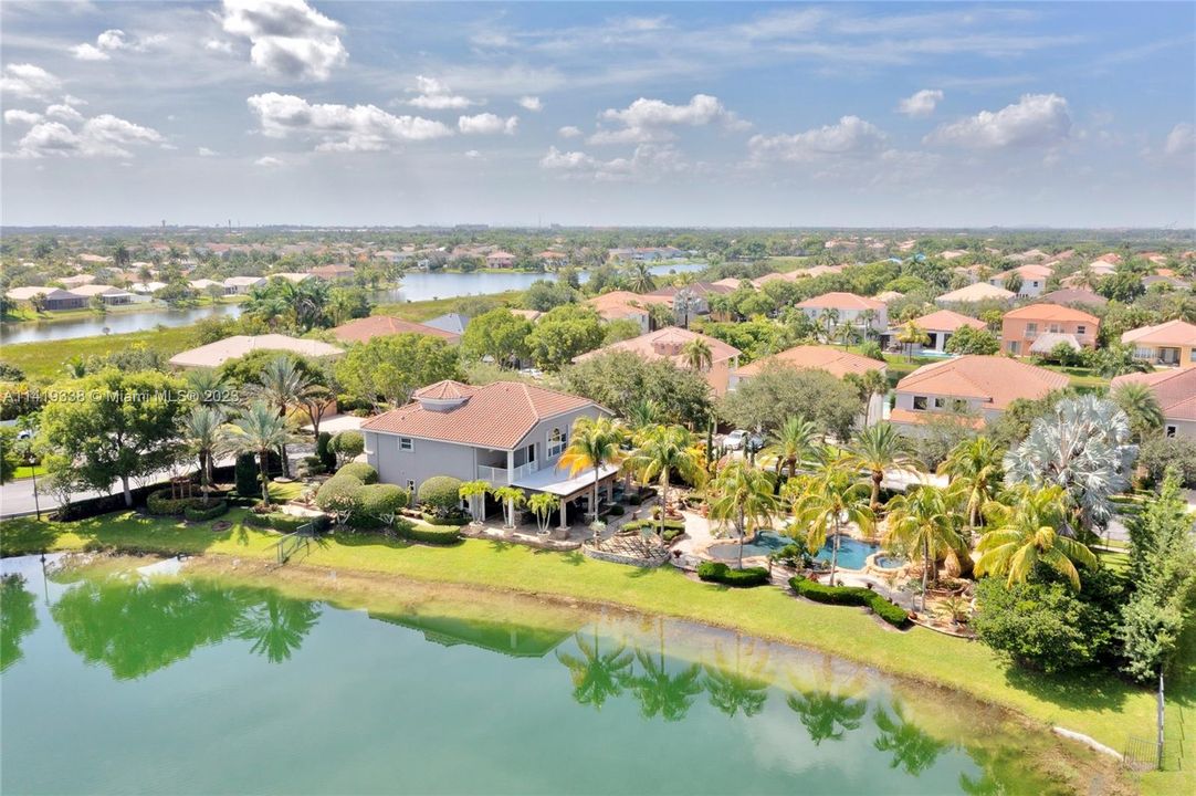 最近售出: $1,975,000 (6 贝兹, 5 浴室, 4270 平方英尺)