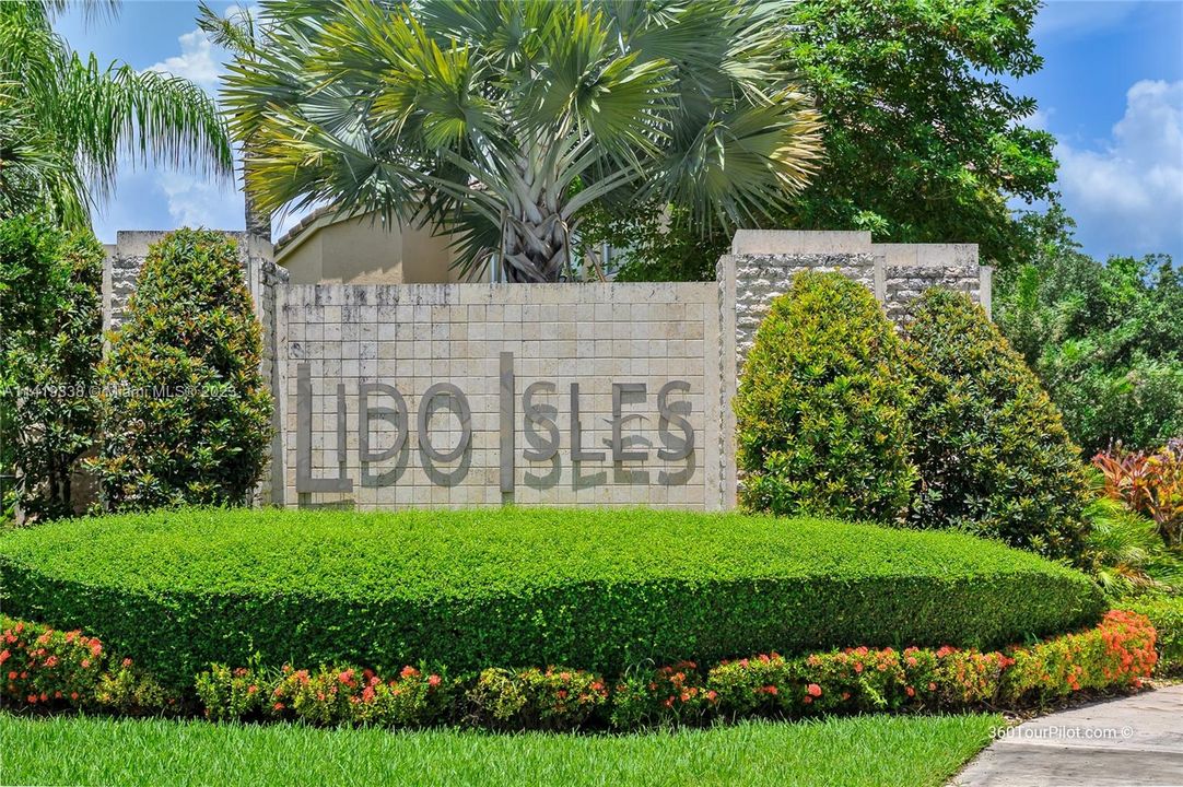 Private & Guard Gated community!