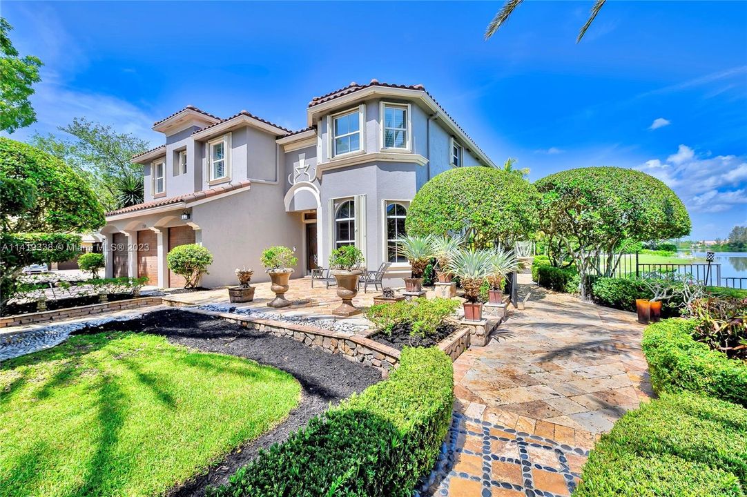 最近售出: $1,975,000 (6 贝兹, 5 浴室, 4270 平方英尺)