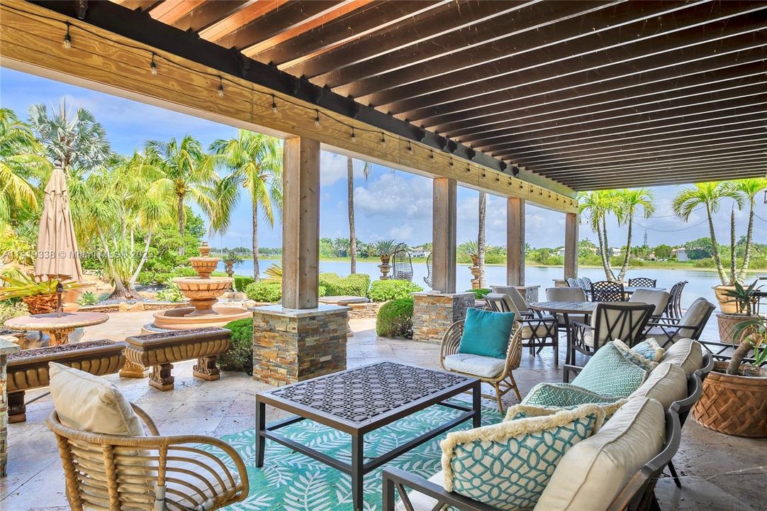 最近售出: $1,975,000 (6 贝兹, 5 浴室, 4270 平方英尺)