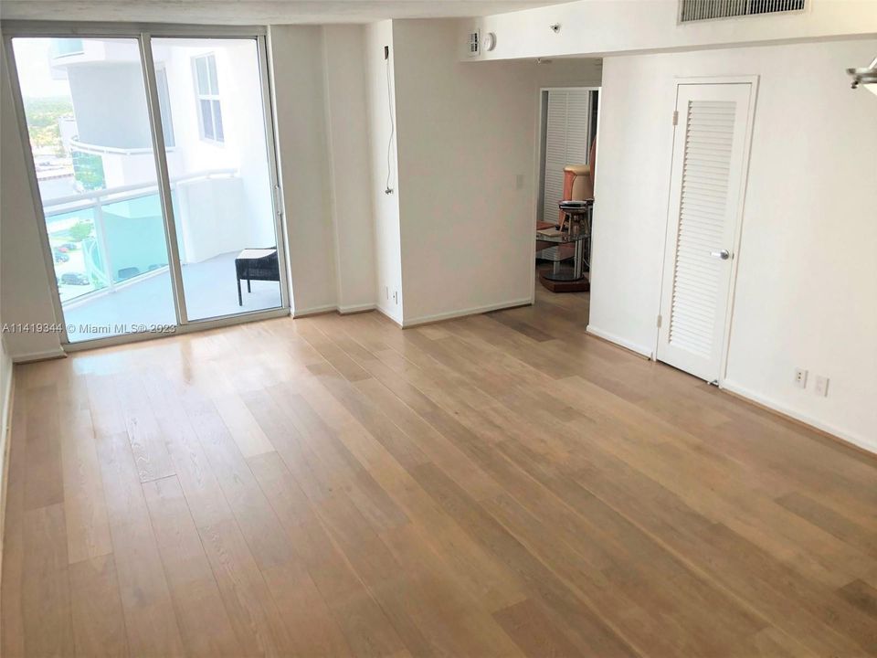 Recently Rented: $2,300 (1 beds, 1 baths, 816 Square Feet)