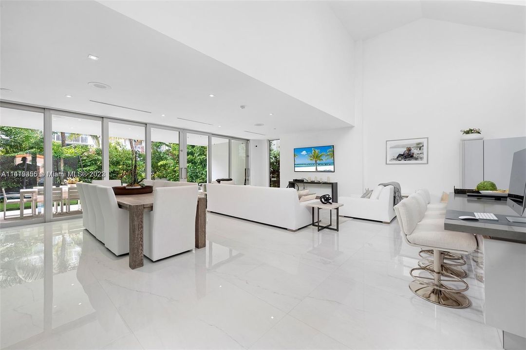 Active With Contract: $5,595,000 (3 beds, 3 baths, 3623 Square Feet)