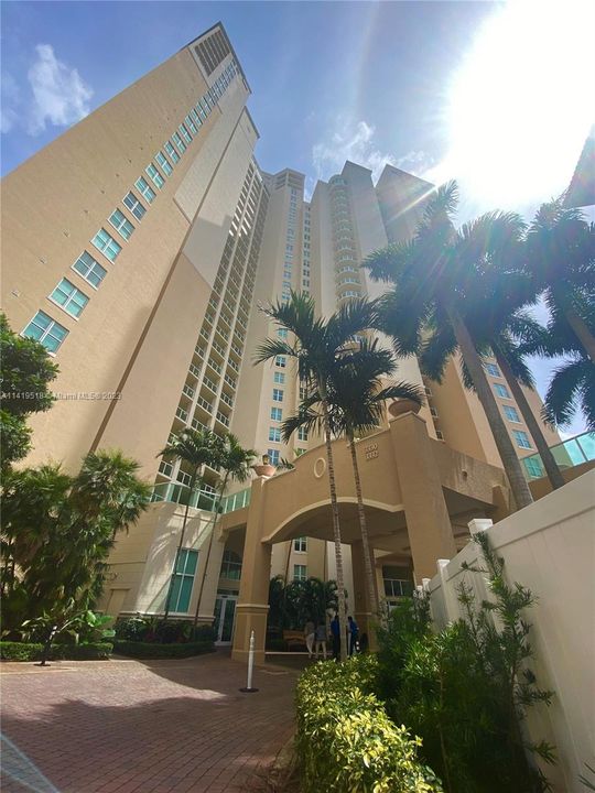 Recently Sold: $1,069,000 (2 beds, 2 baths, 2020 Square Feet)