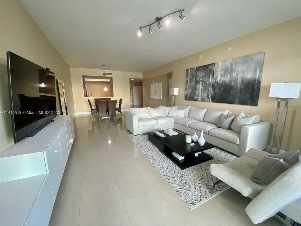 Recently Sold: $1,069,000 (2 beds, 2 baths, 2020 Square Feet)