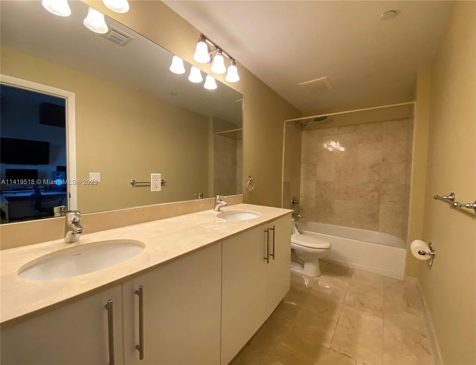 Recently Sold: $1,069,000 (2 beds, 2 baths, 2020 Square Feet)