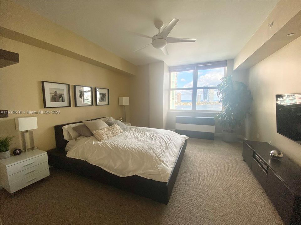 Recently Sold: $1,069,000 (2 beds, 2 baths, 2020 Square Feet)