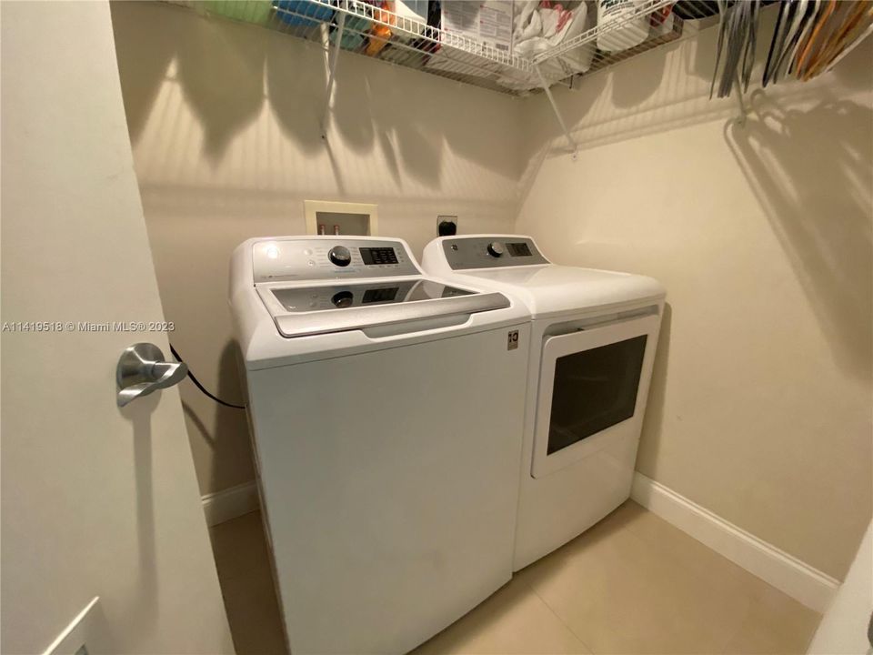 Recently Sold: $1,069,000 (2 beds, 2 baths, 2020 Square Feet)