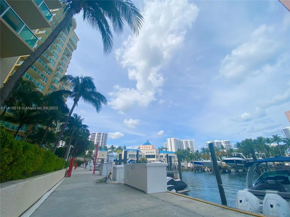 Recently Sold: $1,069,000 (2 beds, 2 baths, 2020 Square Feet)