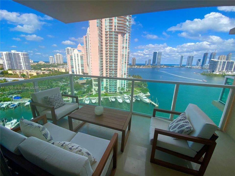 Recently Sold: $1,069,000 (2 beds, 2 baths, 2020 Square Feet)