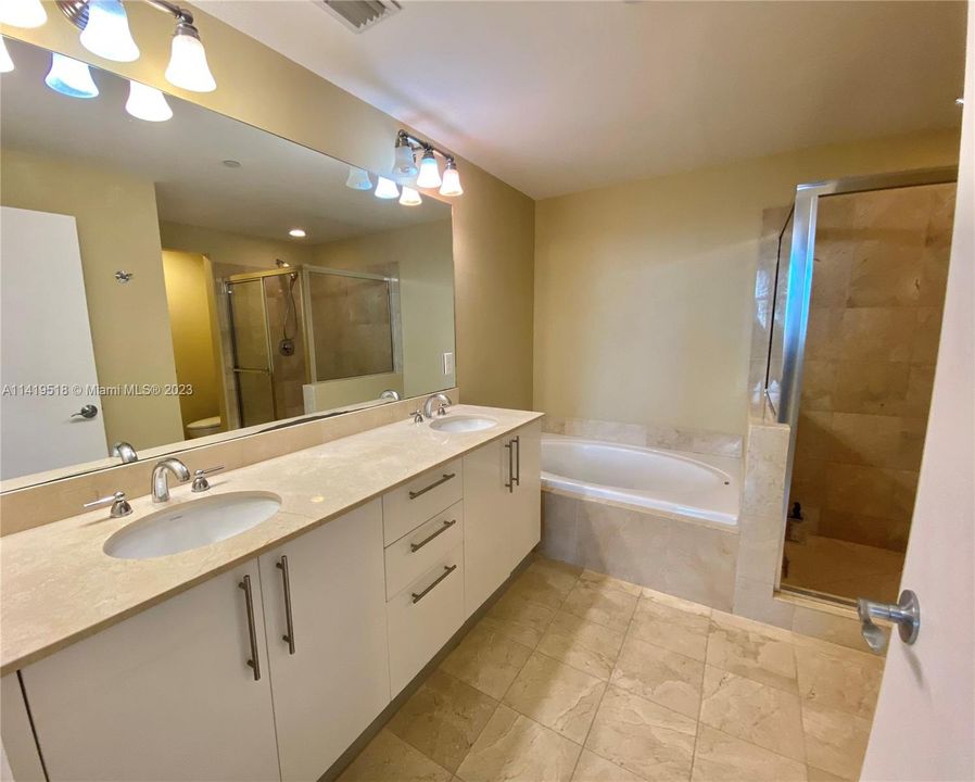 Recently Sold: $1,069,000 (2 beds, 2 baths, 2020 Square Feet)