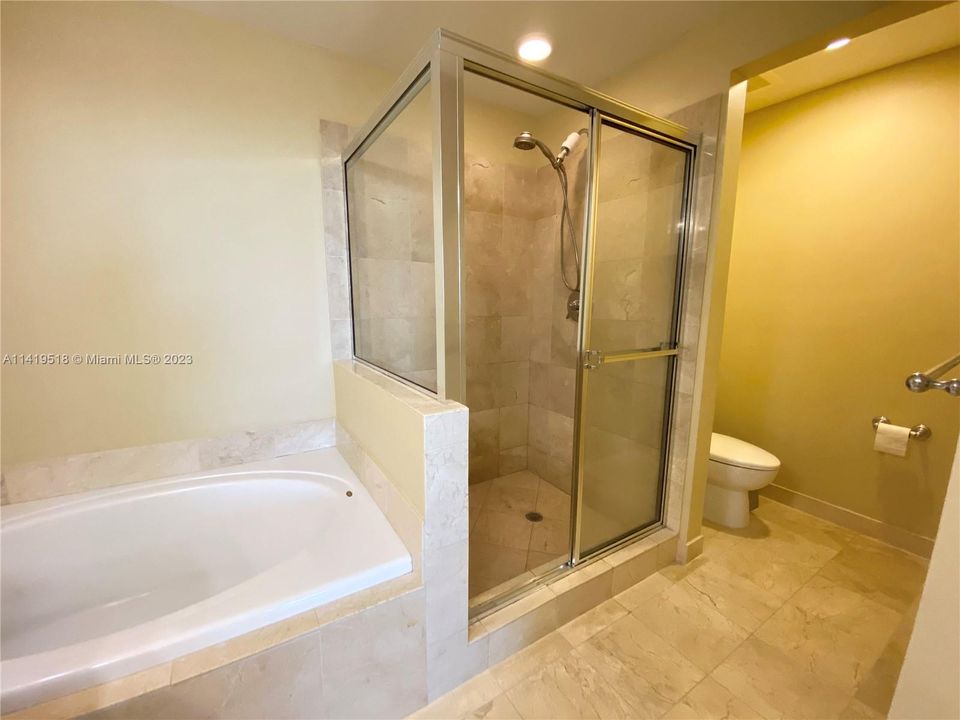 Recently Sold: $1,069,000 (2 beds, 2 baths, 2020 Square Feet)