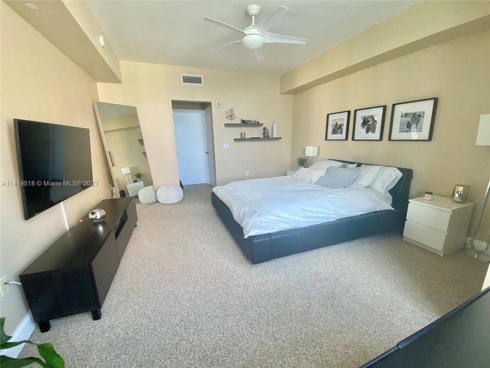 Recently Sold: $1,069,000 (2 beds, 2 baths, 2020 Square Feet)