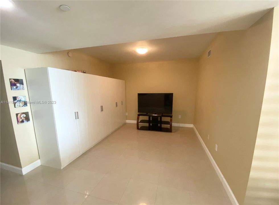 Recently Sold: $1,069,000 (2 beds, 2 baths, 2020 Square Feet)