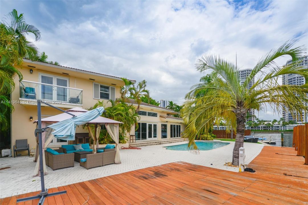 Recently Sold: $7,500,000 (4 beds, 4 baths, 4122 Square Feet)