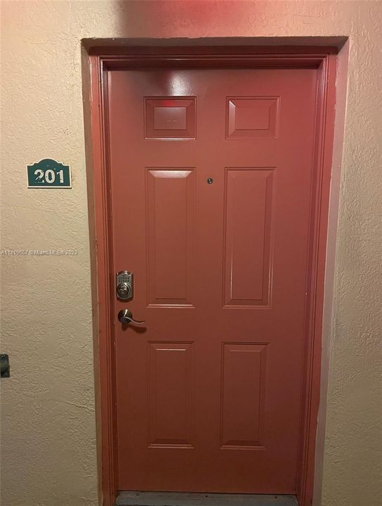 Recently Rented: $1,950 (1 beds, 1 baths, 817 Square Feet)