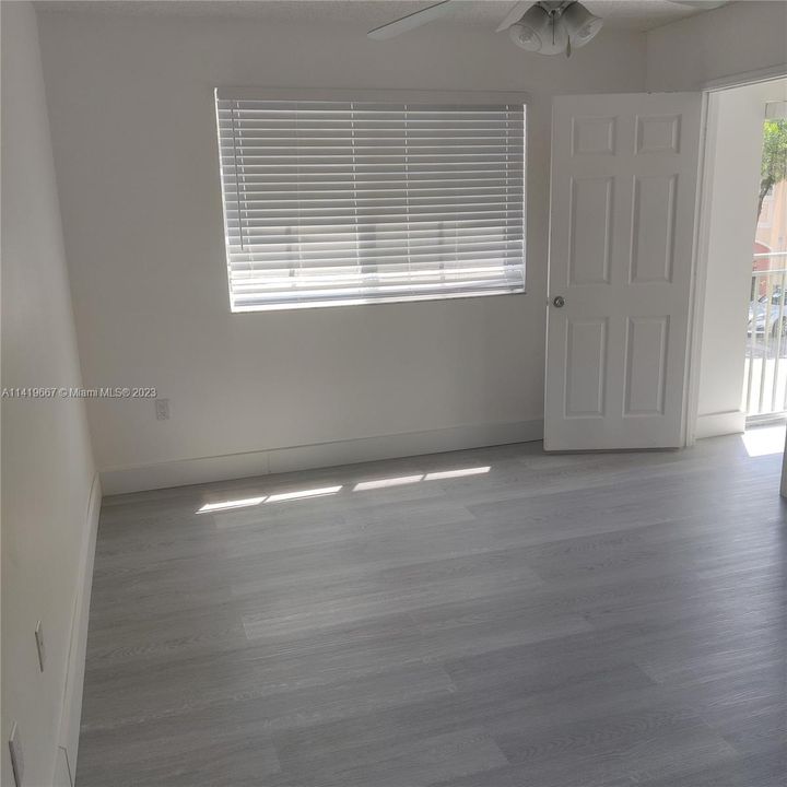 Recently Rented: $1,950 (1 beds, 1 baths, 817 Square Feet)