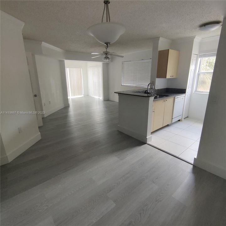 Recently Rented: $1,950 (1 beds, 1 baths, 817 Square Feet)