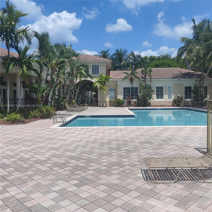 Recently Rented: $1,950 (1 beds, 1 baths, 817 Square Feet)