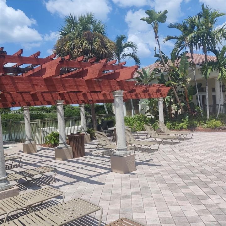 Recently Rented: $1,950 (1 beds, 1 baths, 817 Square Feet)