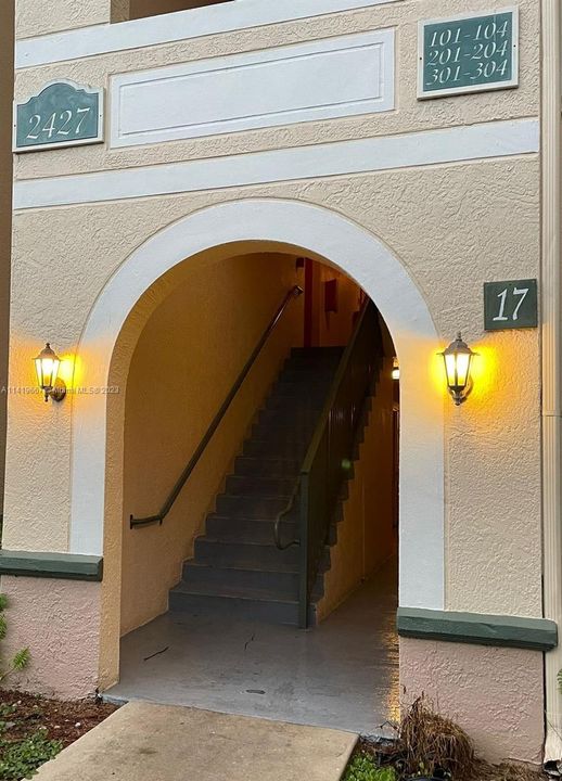 Recently Rented: $1,950 (1 beds, 1 baths, 817 Square Feet)