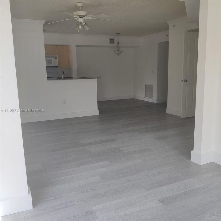 Recently Rented: $1,950 (1 beds, 1 baths, 817 Square Feet)