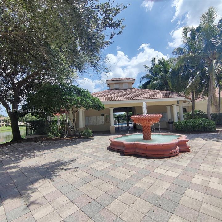 Recently Rented: $1,950 (1 beds, 1 baths, 817 Square Feet)