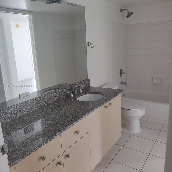 Recently Rented: $1,950 (1 beds, 1 baths, 817 Square Feet)