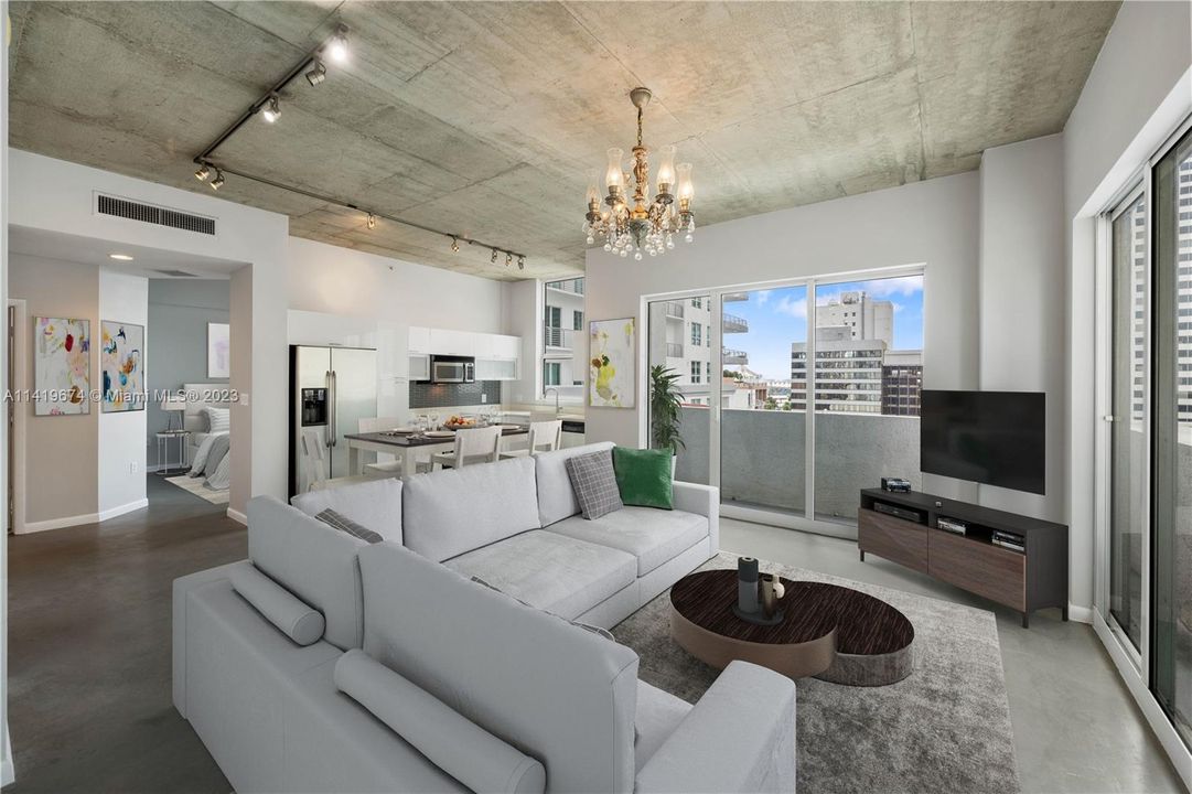 Недавно продано: $440,000 (2 спален, 2 ванн, 1036 Квадратных фут)