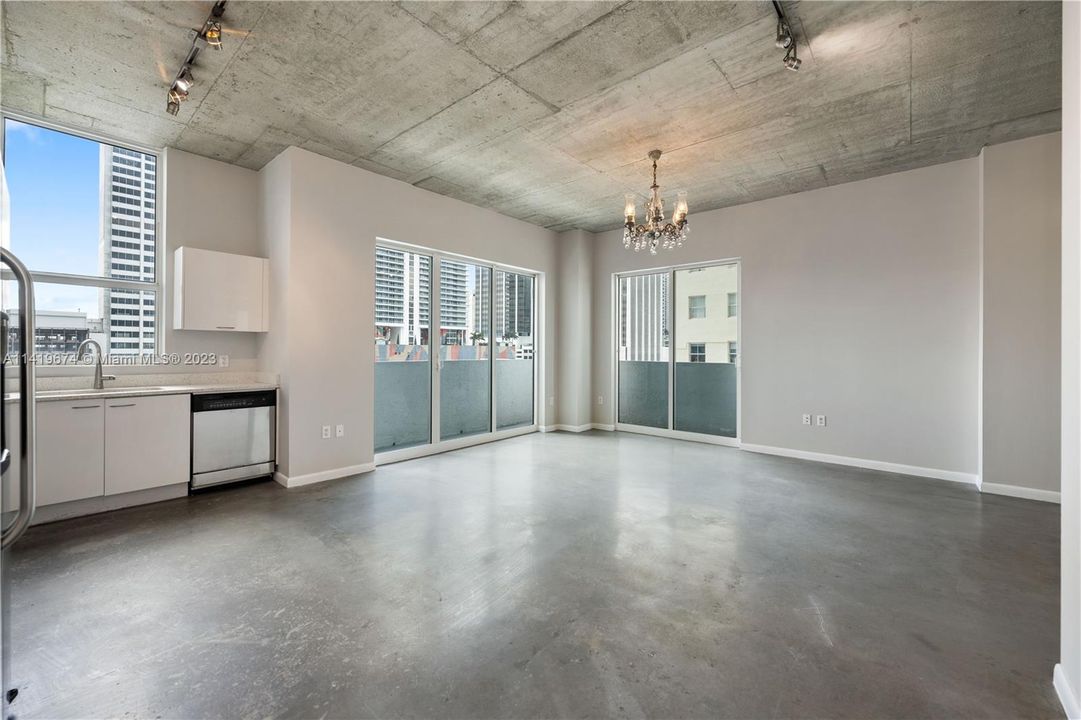 Недавно продано: $440,000 (2 спален, 2 ванн, 1036 Квадратных фут)