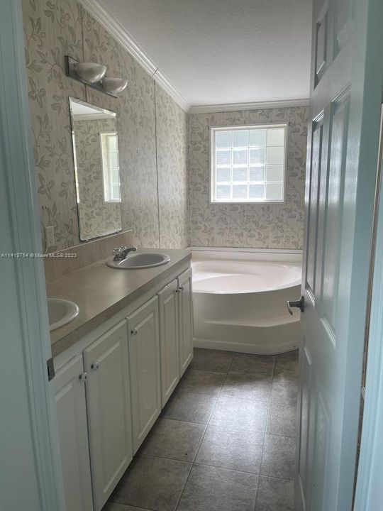 Недавно арендовано: $2,000 (5 спален, 3 ванн, 2945 Квадратных фут)