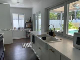 Recently Rented: $3,500 (2 beds, 2 baths, 1006 Square Feet)