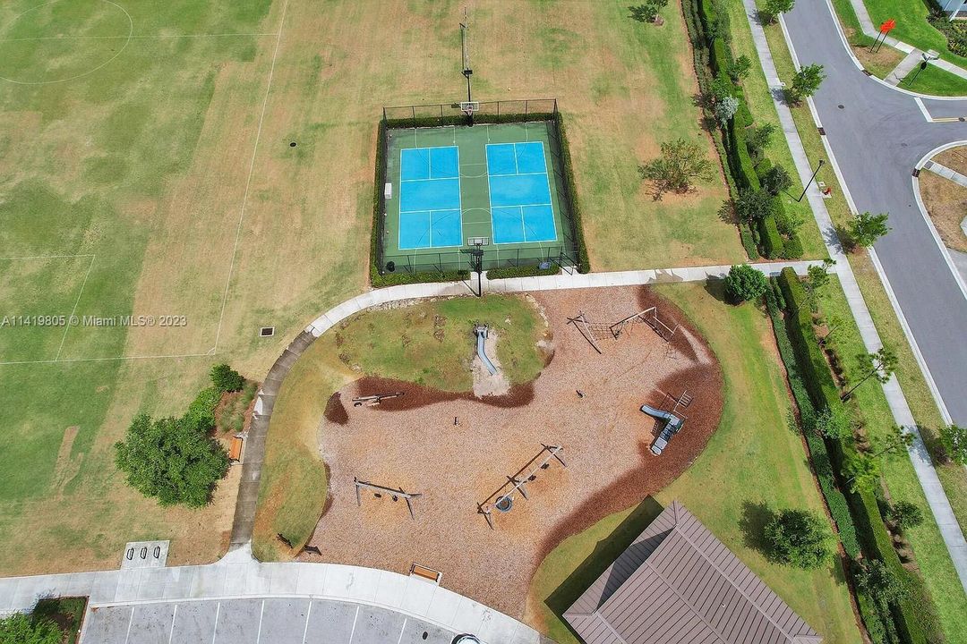 最近租的: $5,000 (5 贝兹, 4 浴室, 3360 平方英尺)