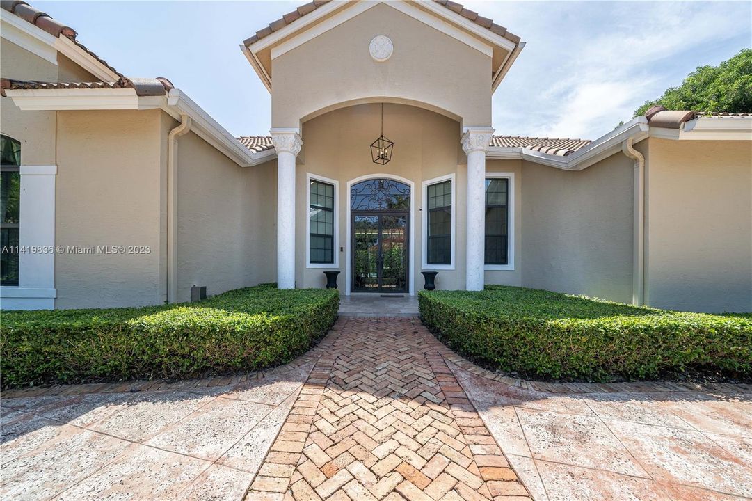 Recently Sold: $1,750,000 (5 beds, 4 baths, 3299 Square Feet)