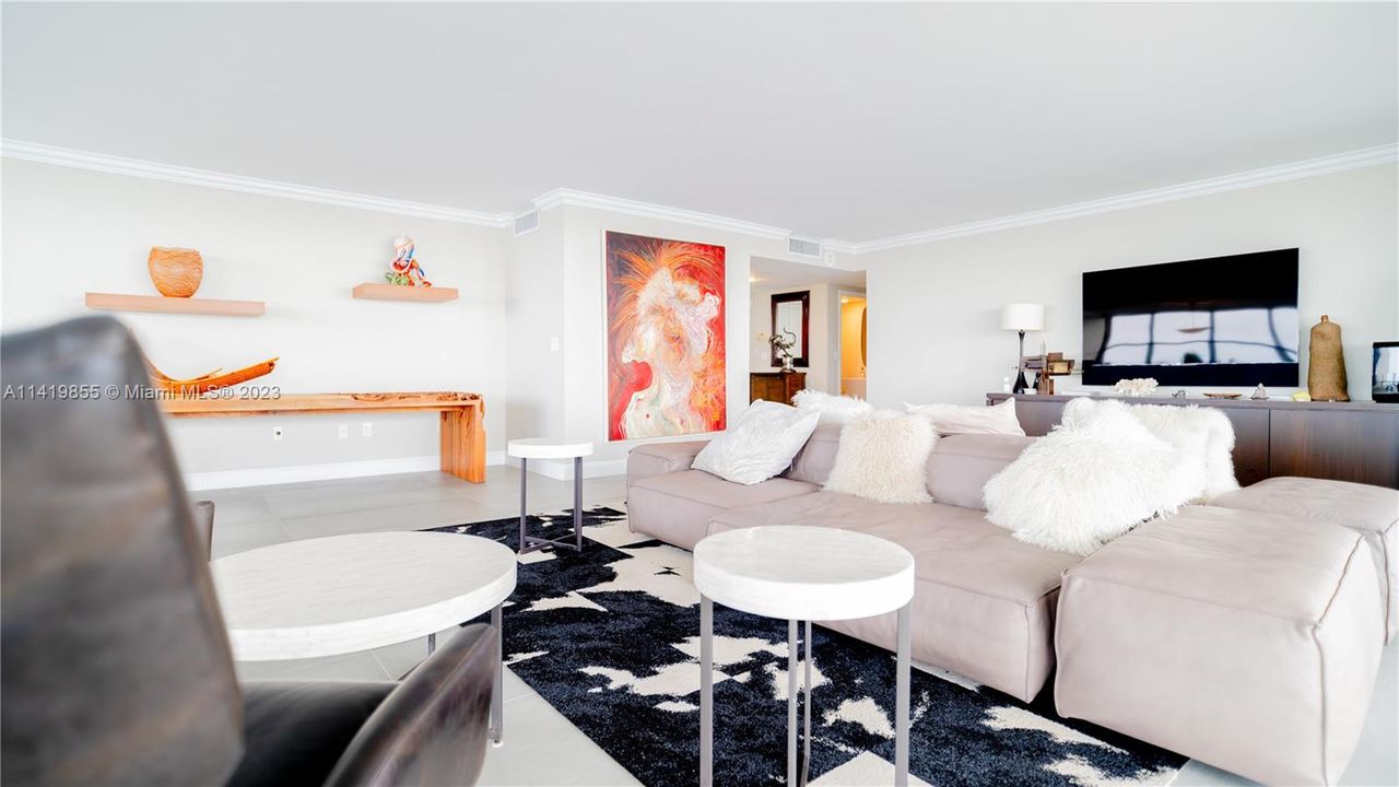 Recently Sold: $2,250,000 (3 beds, 2 baths, 2614 Square Feet)