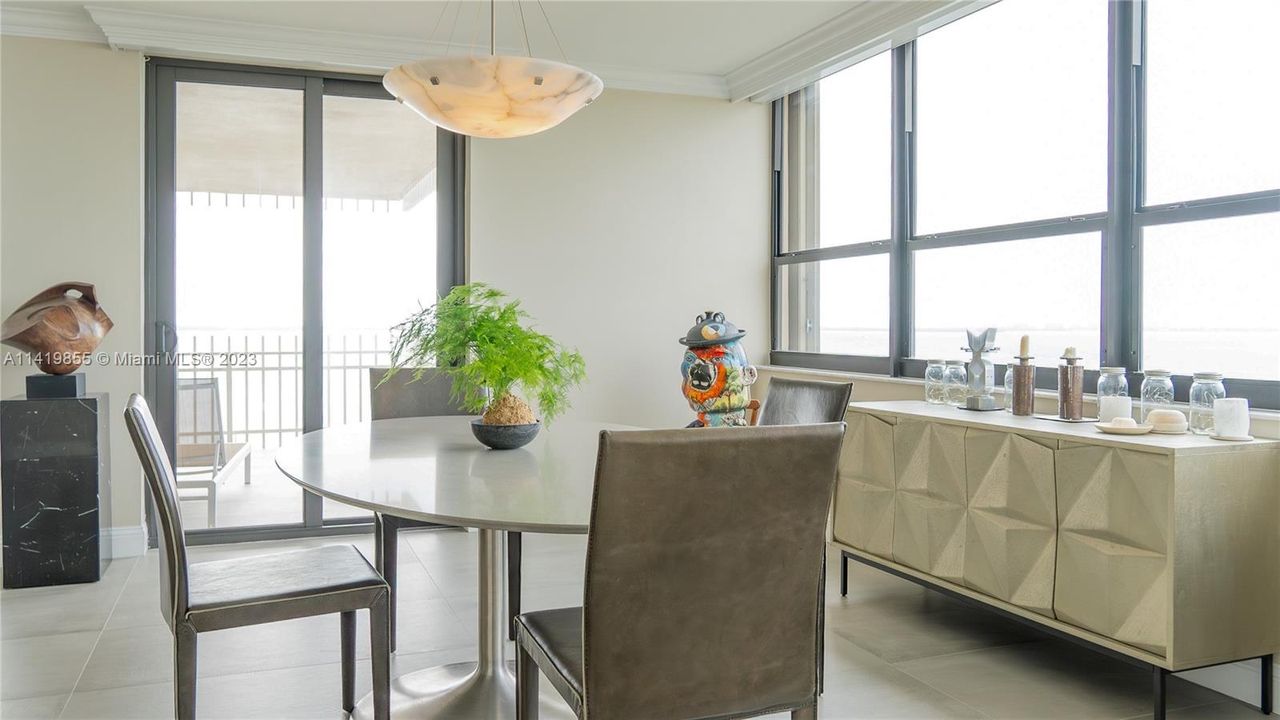 Recently Sold: $2,250,000 (3 beds, 2 baths, 2614 Square Feet)