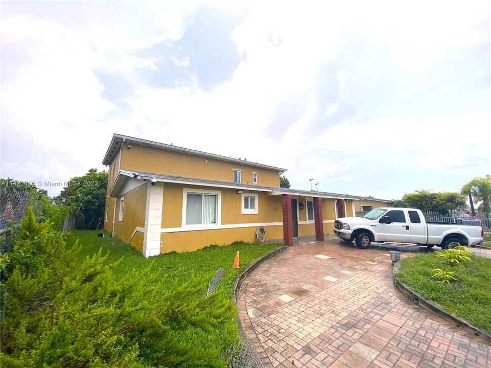 Recently Sold: $585,000 (6 beds, 4 baths, 3662 Square Feet)