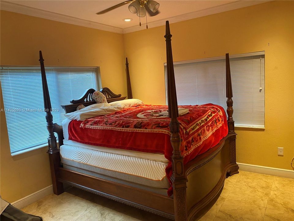 Recently Sold: $585,000 (6 beds, 4 baths, 3662 Square Feet)