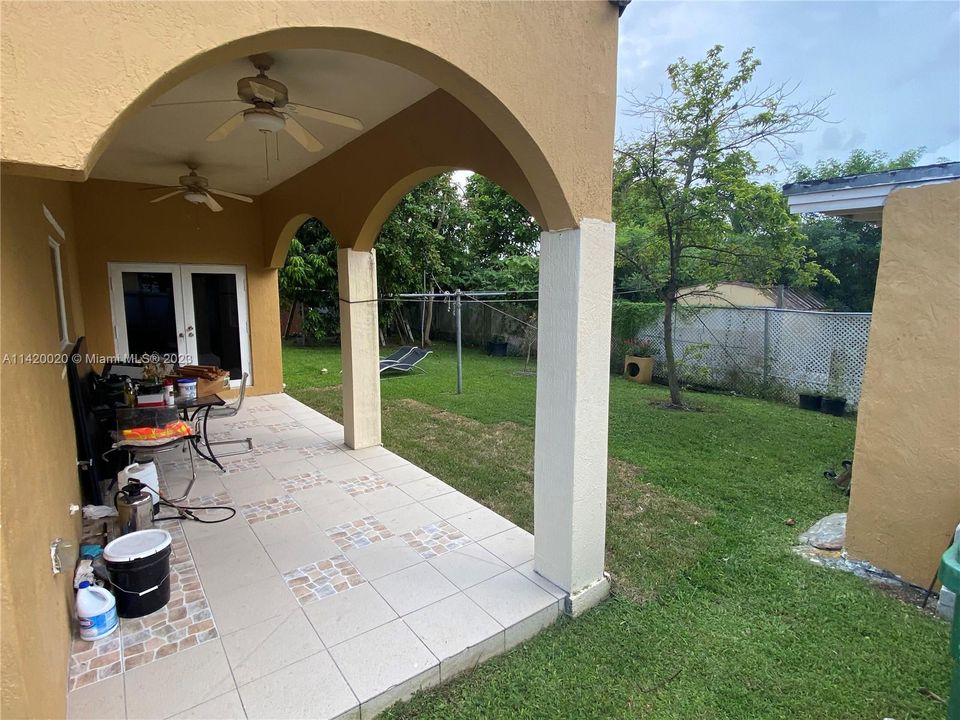 Recently Sold: $585,000 (6 beds, 4 baths, 3662 Square Feet)