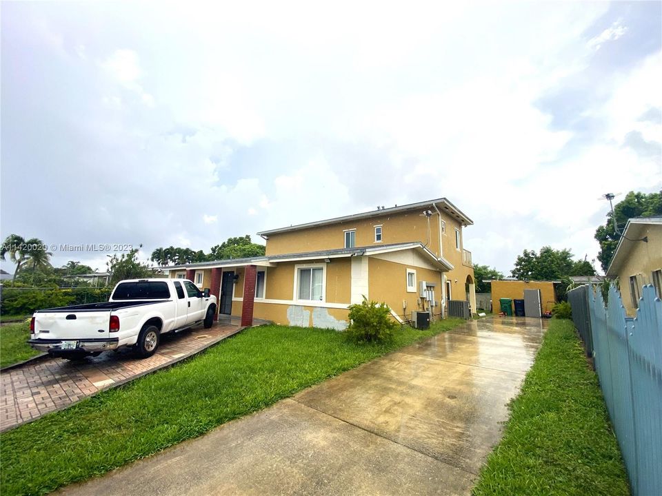 Recently Sold: $585,000 (6 beds, 4 baths, 3662 Square Feet)