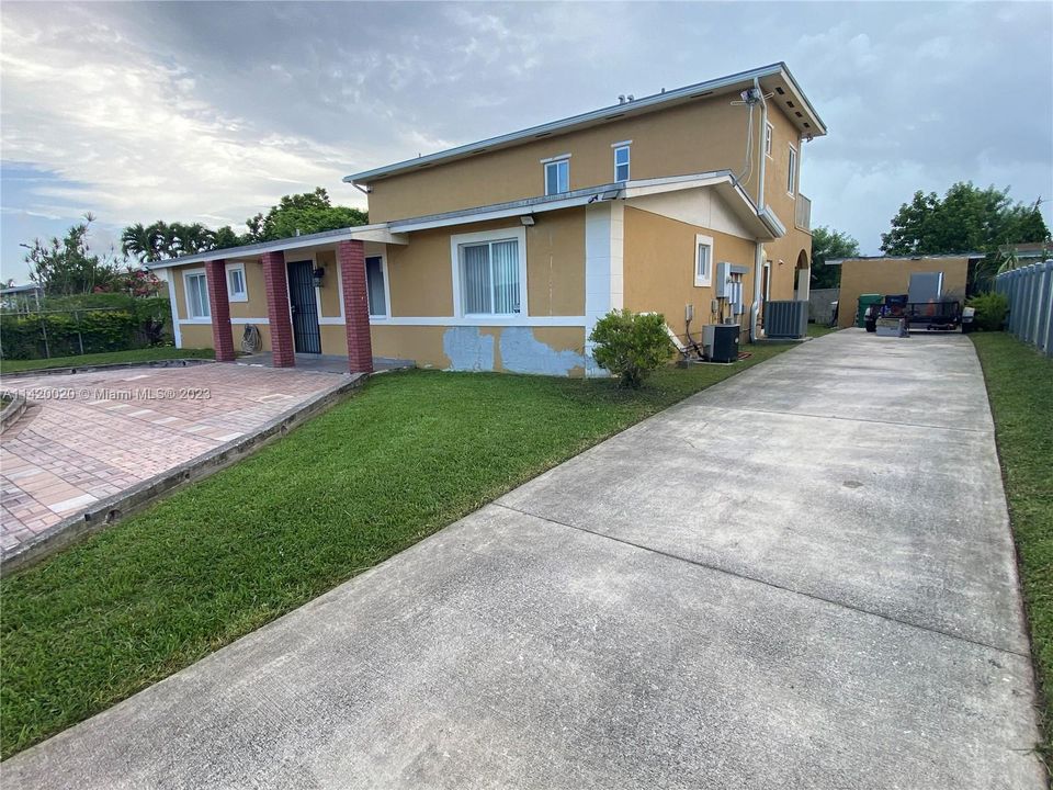 Recently Sold: $585,000 (6 beds, 4 baths, 3662 Square Feet)