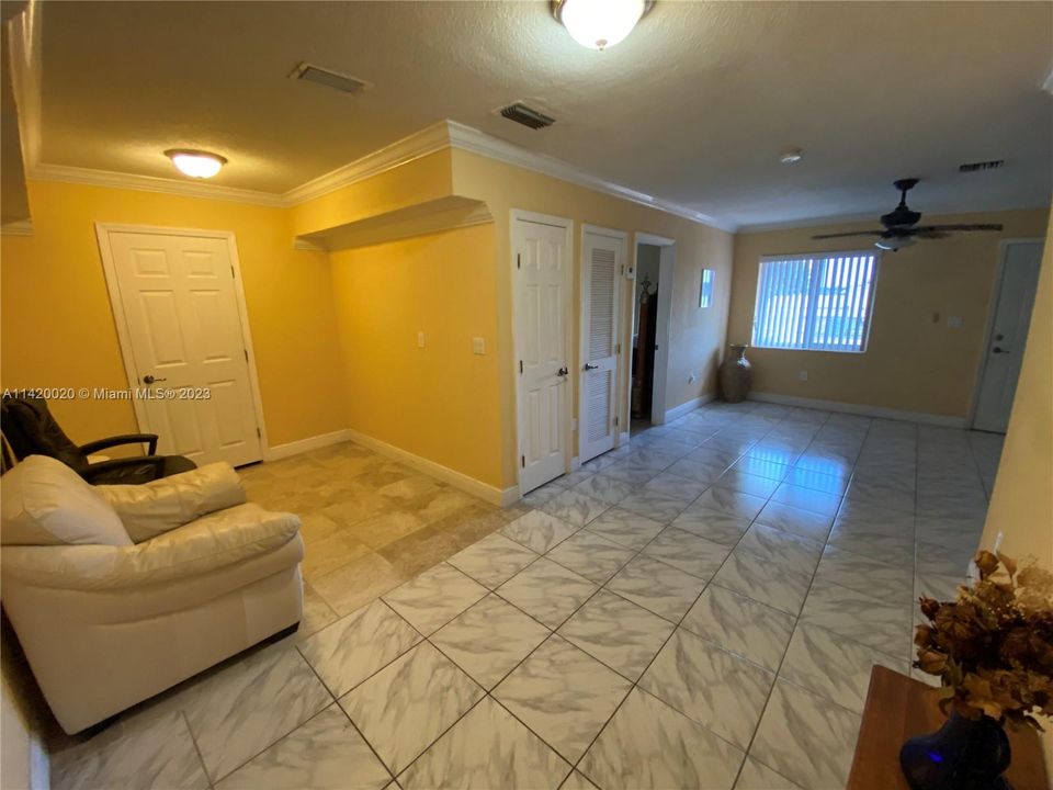 Recently Sold: $585,000 (6 beds, 4 baths, 3662 Square Feet)