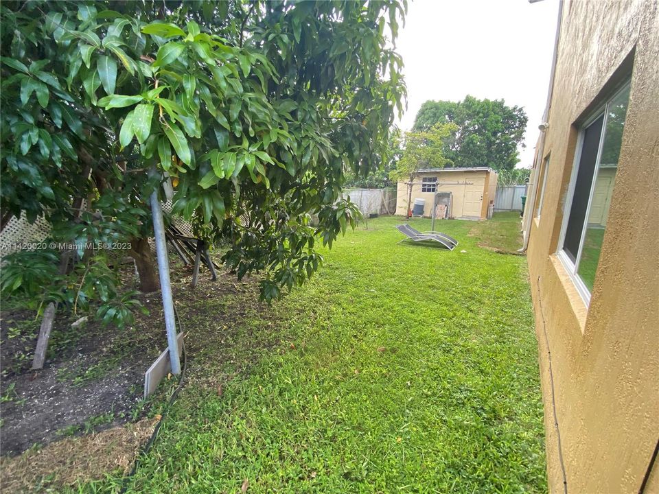 Recently Sold: $585,000 (6 beds, 4 baths, 3662 Square Feet)