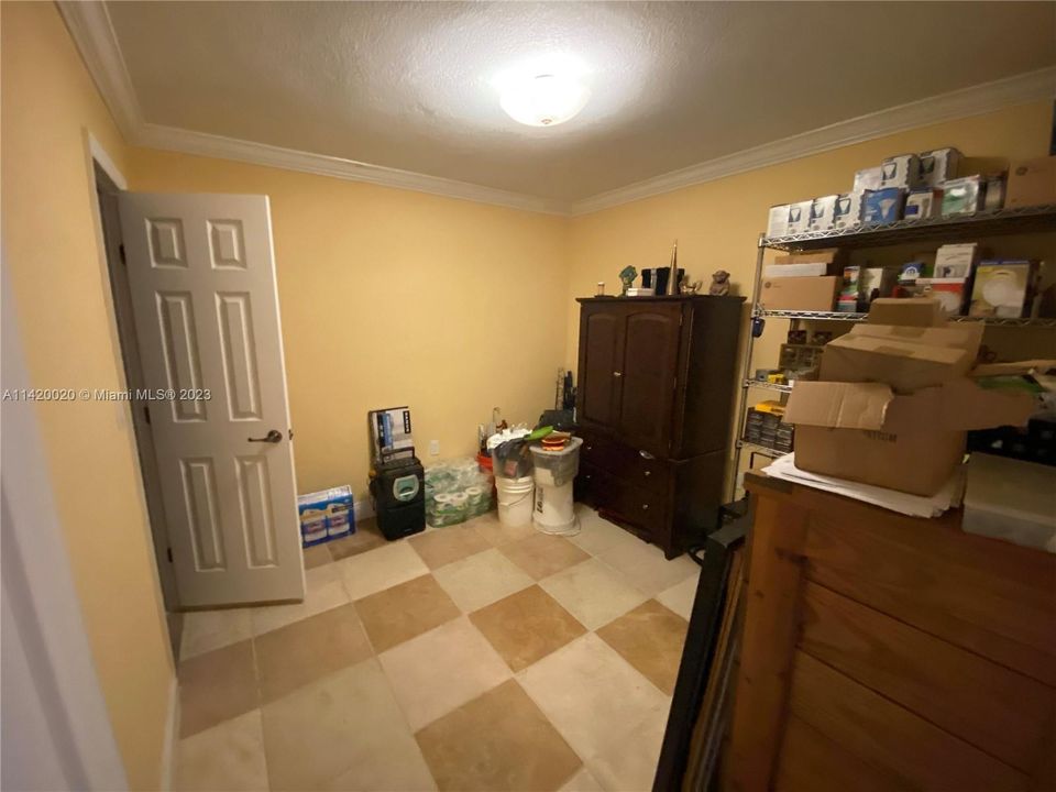 Recently Sold: $585,000 (6 beds, 4 baths, 3662 Square Feet)