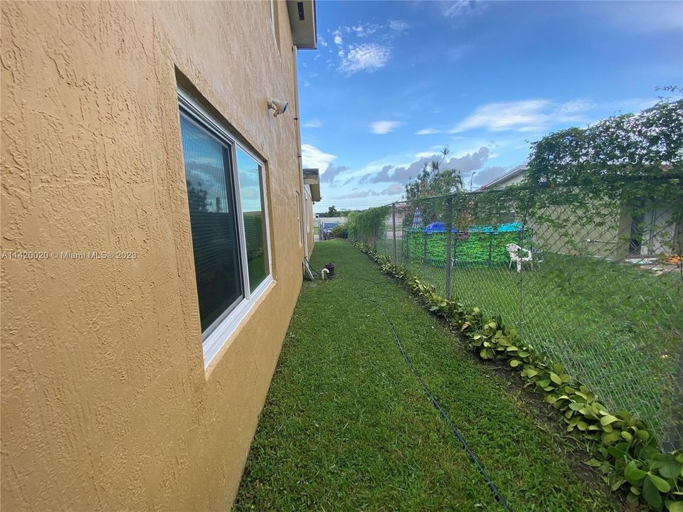 Recently Sold: $585,000 (6 beds, 4 baths, 3662 Square Feet)