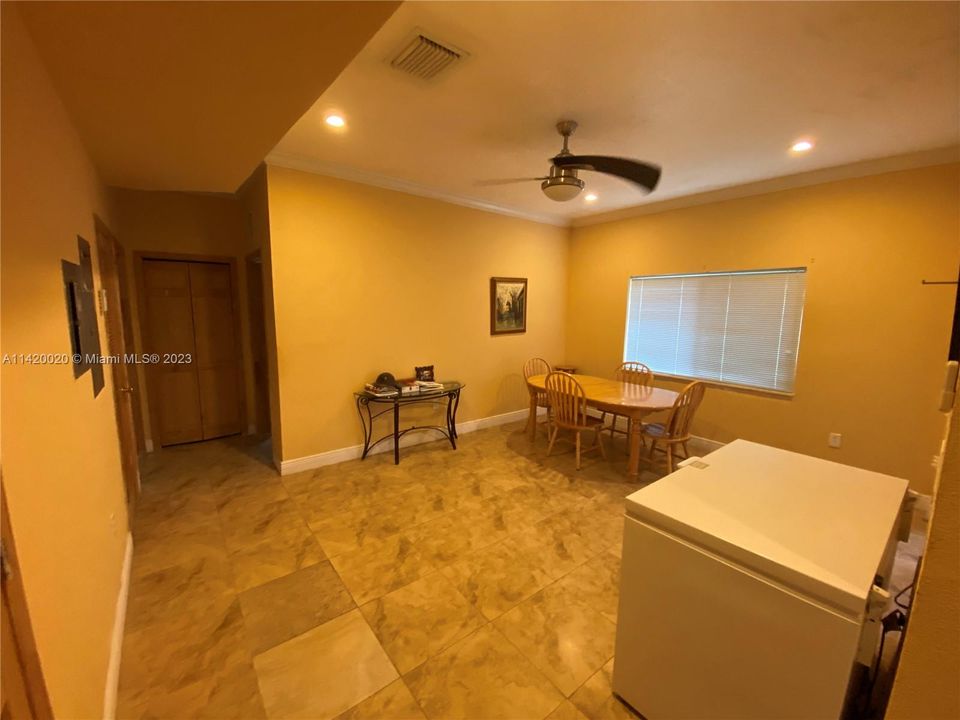 Recently Sold: $585,000 (6 beds, 4 baths, 3662 Square Feet)