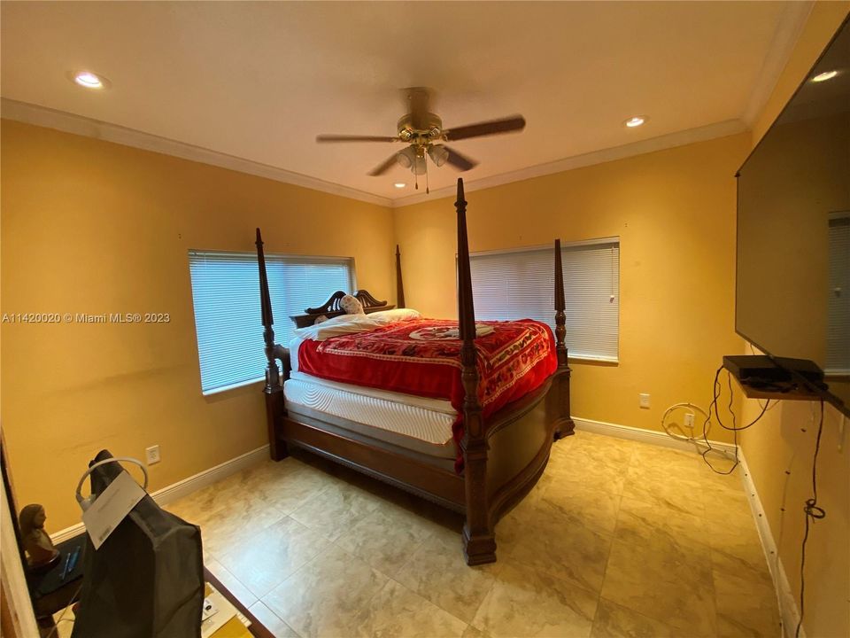 Recently Sold: $585,000 (6 beds, 4 baths, 3662 Square Feet)