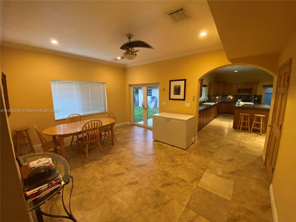 Recently Sold: $585,000 (6 beds, 4 baths, 3662 Square Feet)