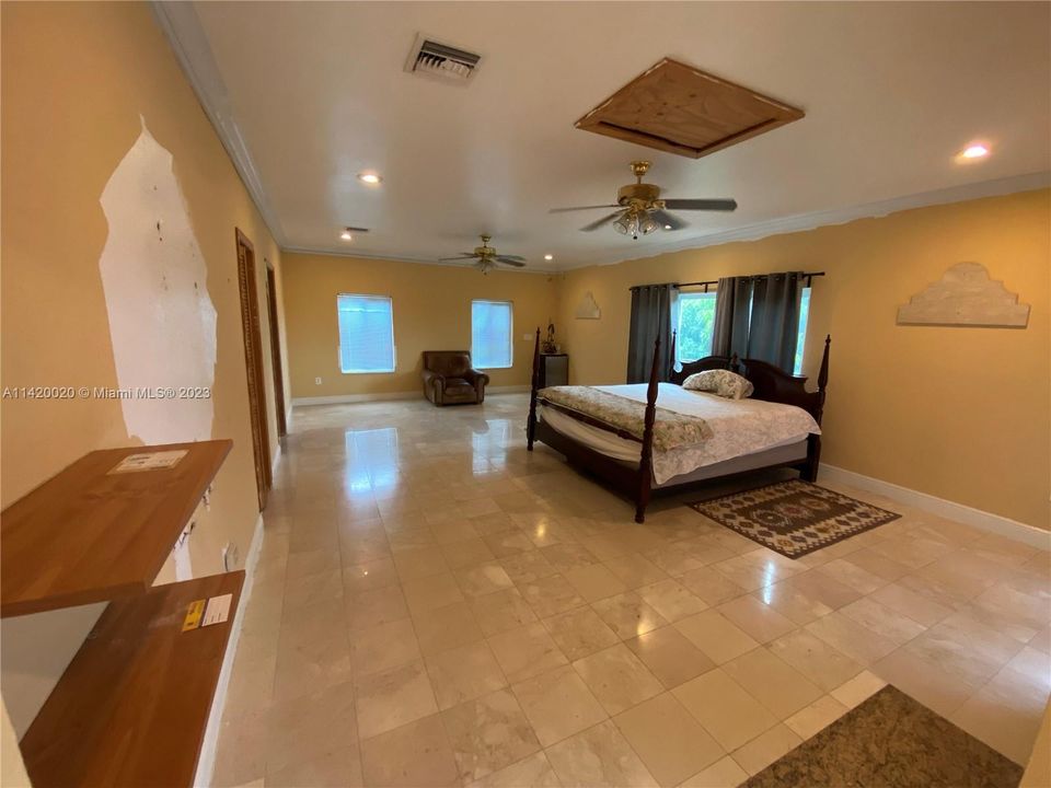 Recently Sold: $585,000 (6 beds, 4 baths, 3662 Square Feet)