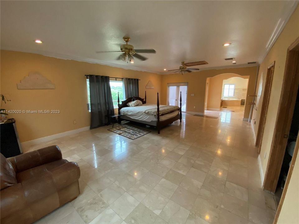 Recently Sold: $585,000 (6 beds, 4 baths, 3662 Square Feet)